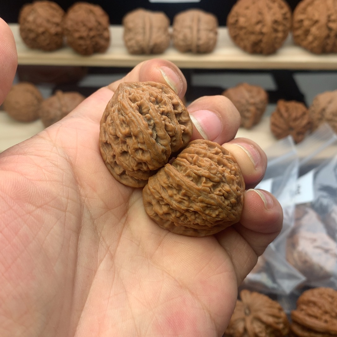 文玩核桃把件32尺全品无修天残红宝石