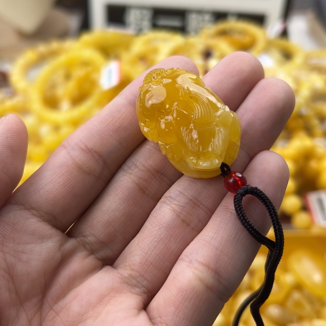 琥珀珠宝奇石未镶嵌