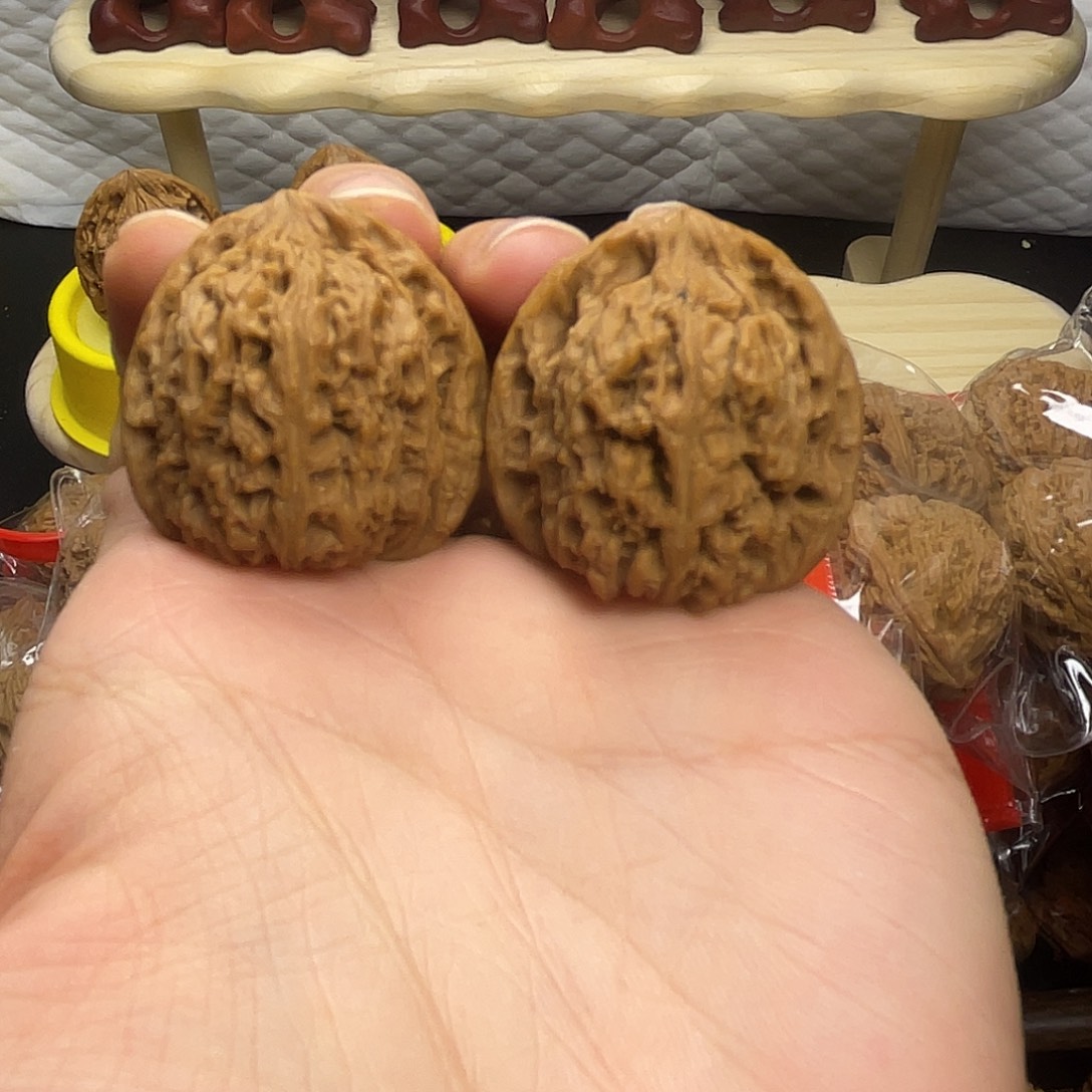 吊坠文玩核桃南疆小对儿手把件