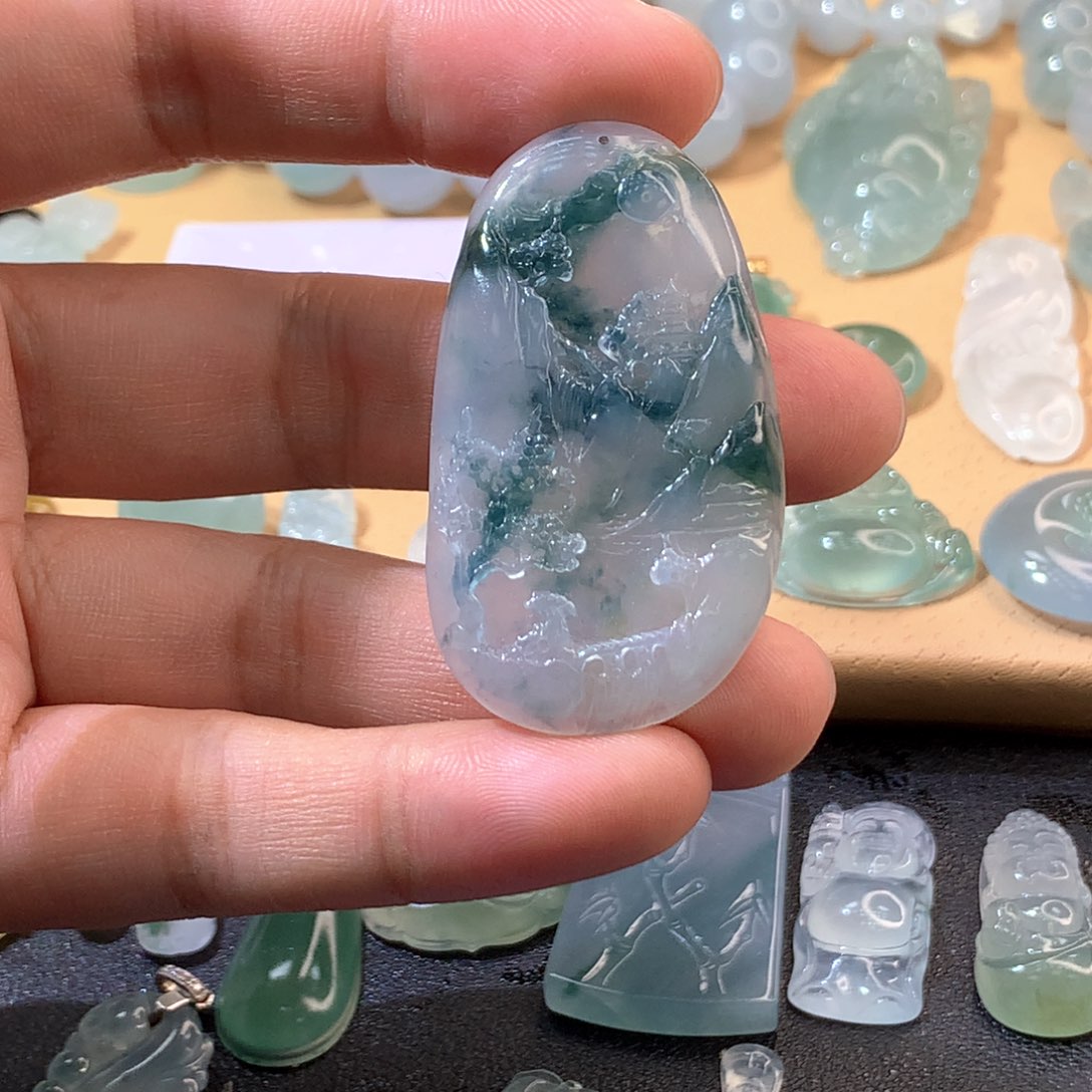 颈饰未镶嵌翡翠挂件