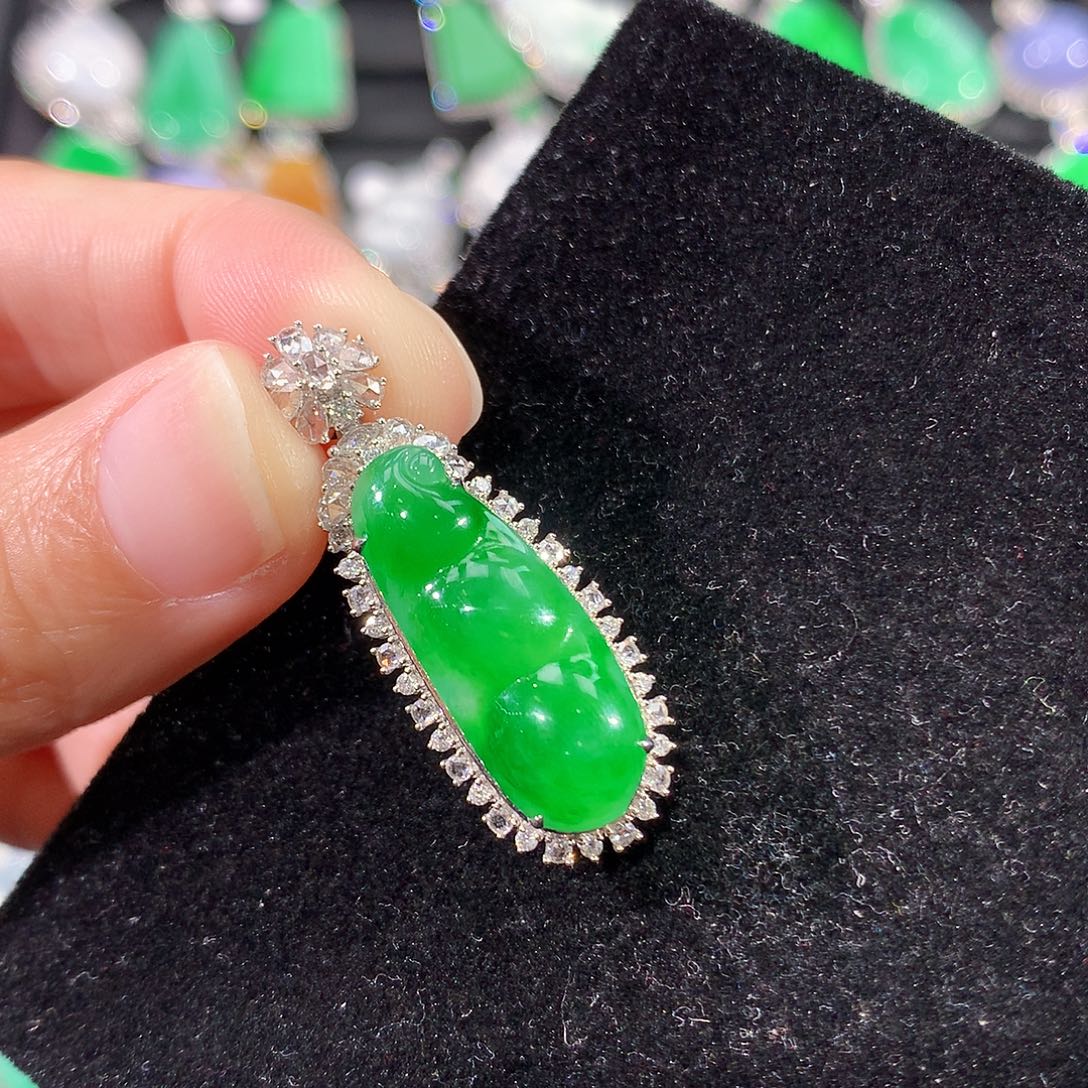 翡翠18K金镶嵌颈饰