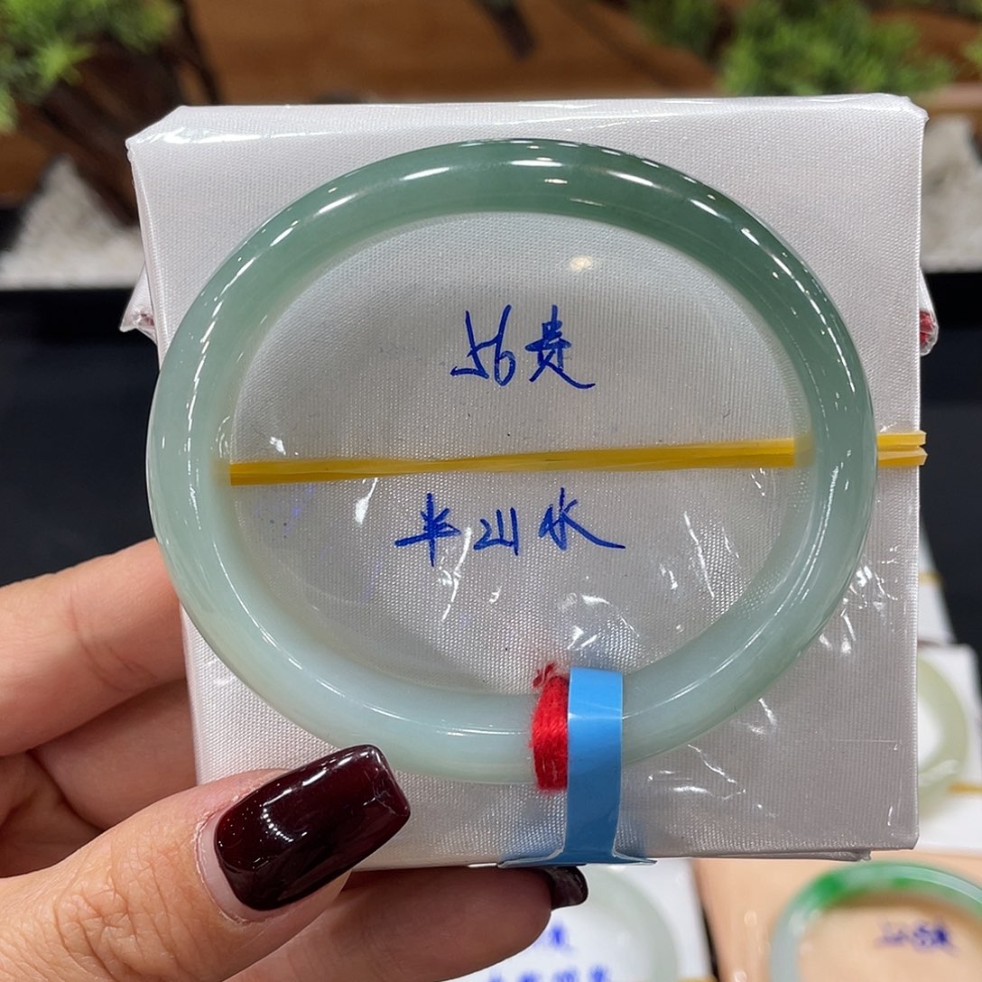 翡翠手镯未镶嵌缅甸翡翠