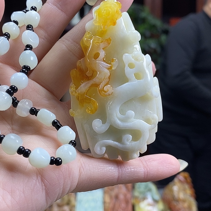 蛇纹石玉未镶嵌颈饰