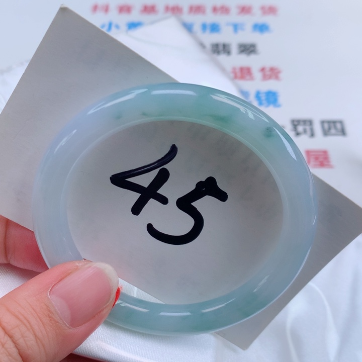 翡翠手镯未镶嵌翡翠
