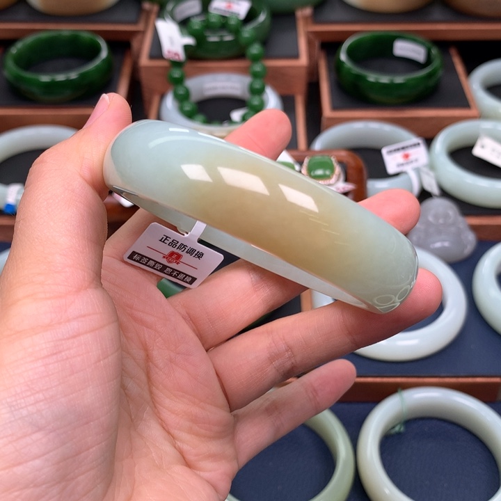 和田玉手镯60圈口未镶嵌