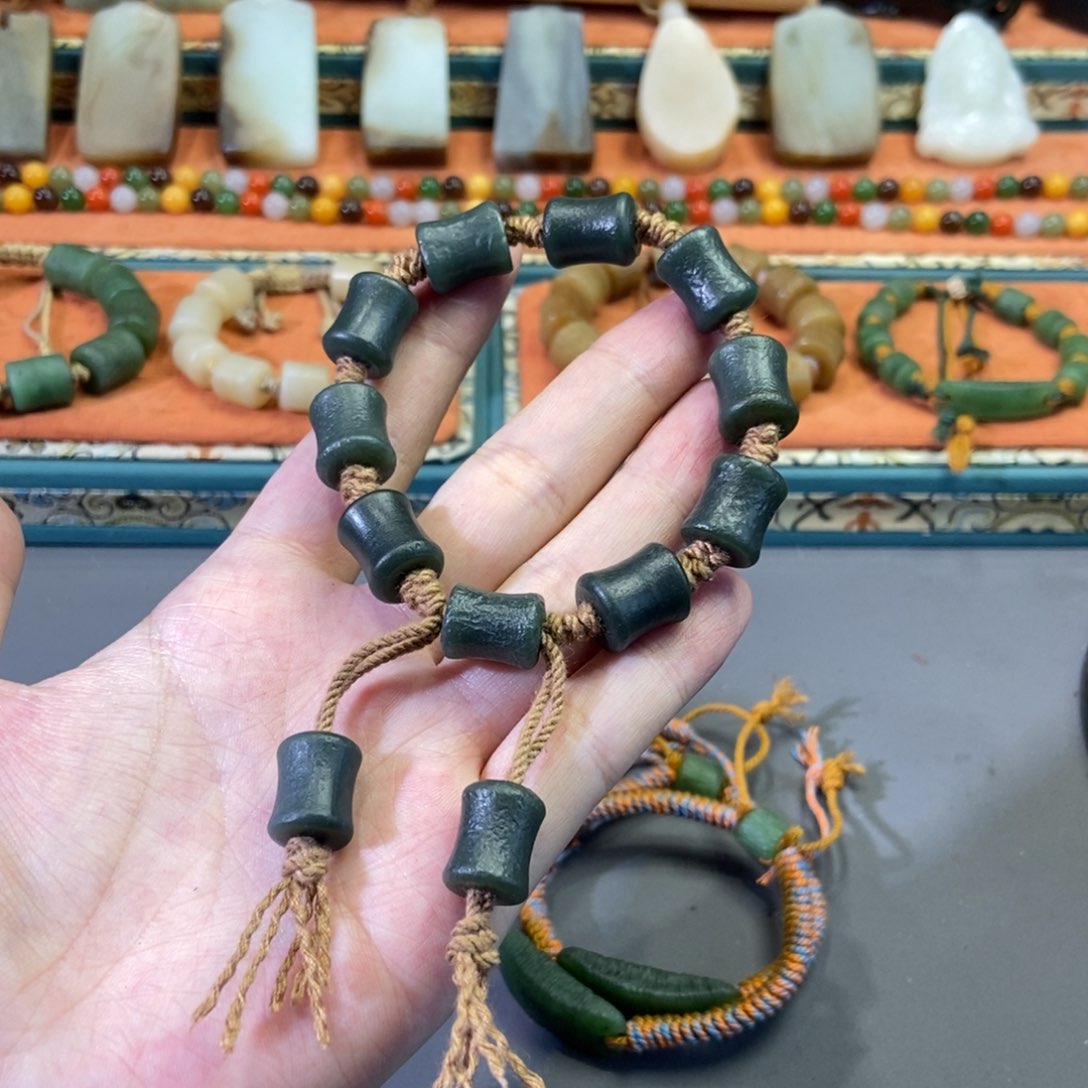 和田玉颈饰未镶嵌