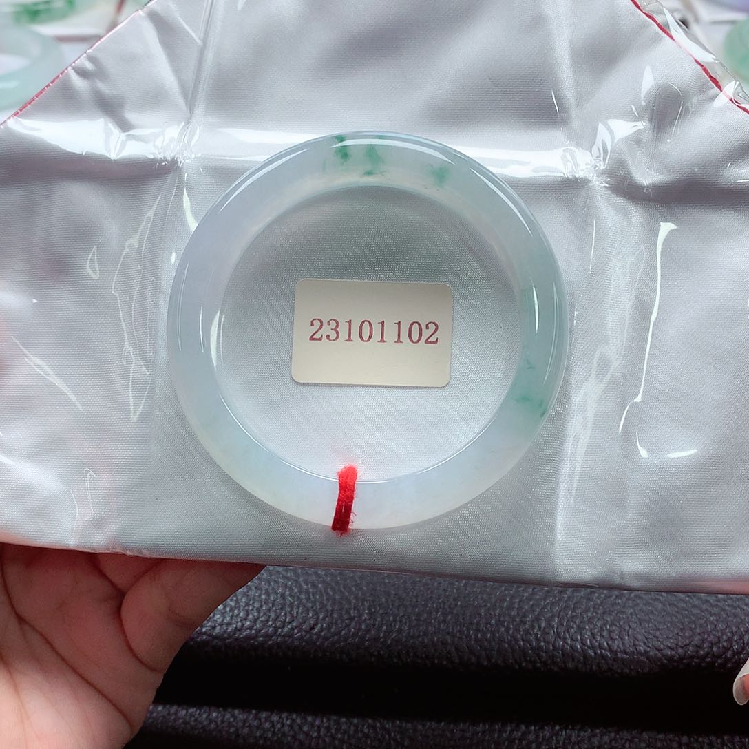 翡翠手镯未镶嵌天然A货翡翠手镯