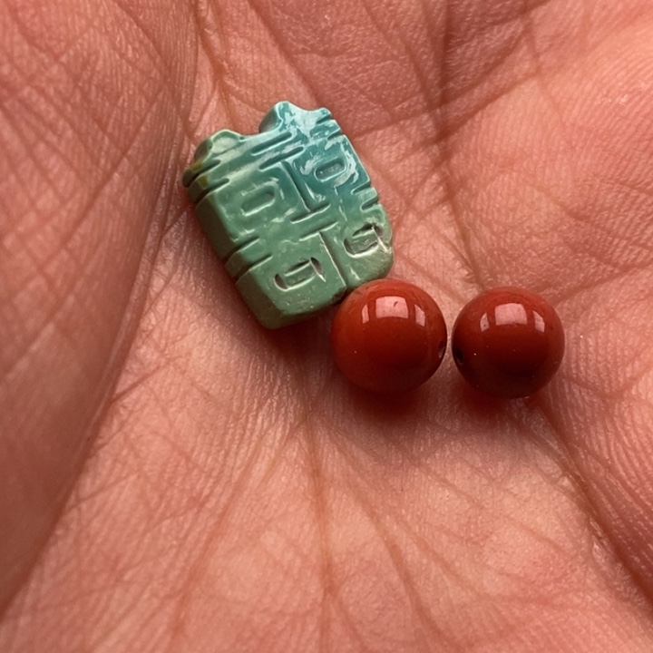 南红玛瑙车挂未镶嵌