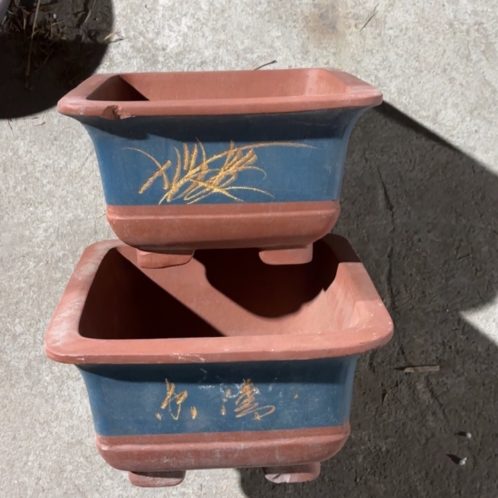 紫砂花盆60:2。   微瑕。