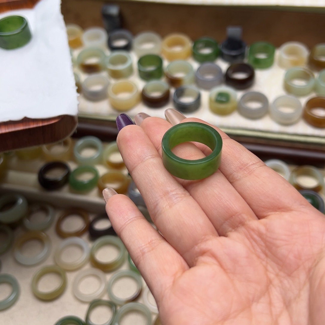 和田玉未镶嵌戒指