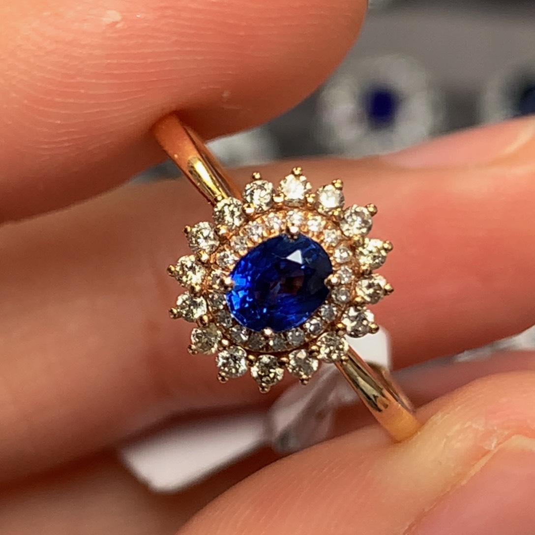 蓝宝石戒指18K金镶嵌