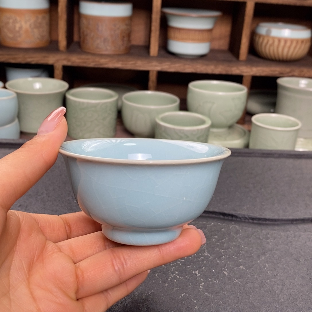 【闪购商品】天青压手杯微微瑕。。。。。。