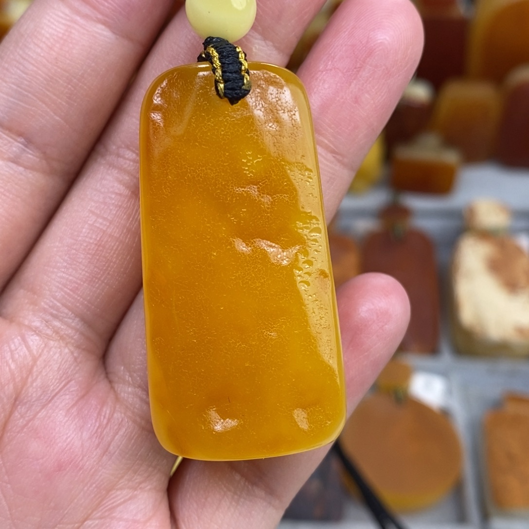 蜜蜡未镶嵌珠宝奇石