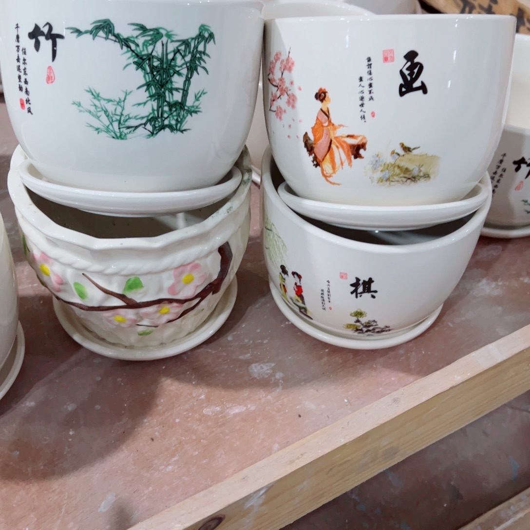 有孔，陶瓷花盆满10米包邮发货。