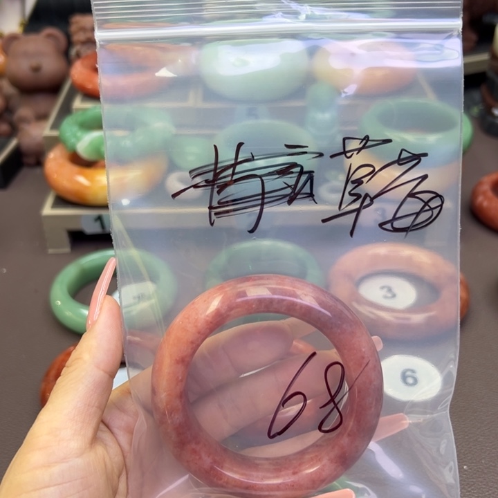 未镶嵌手镯石英岩玉?