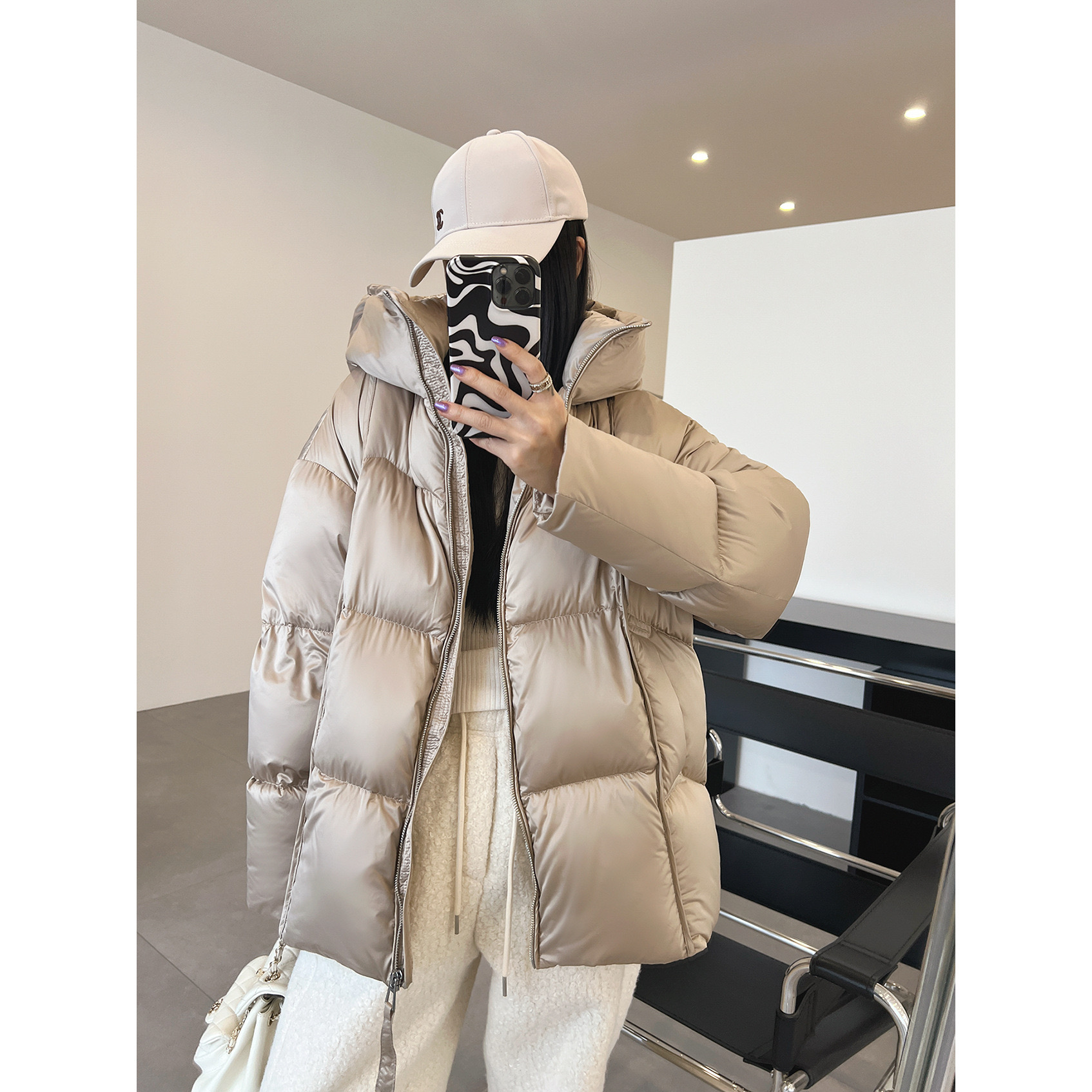 90鸭绒气质短款加厚保暖时尚连帽羽绒服8536