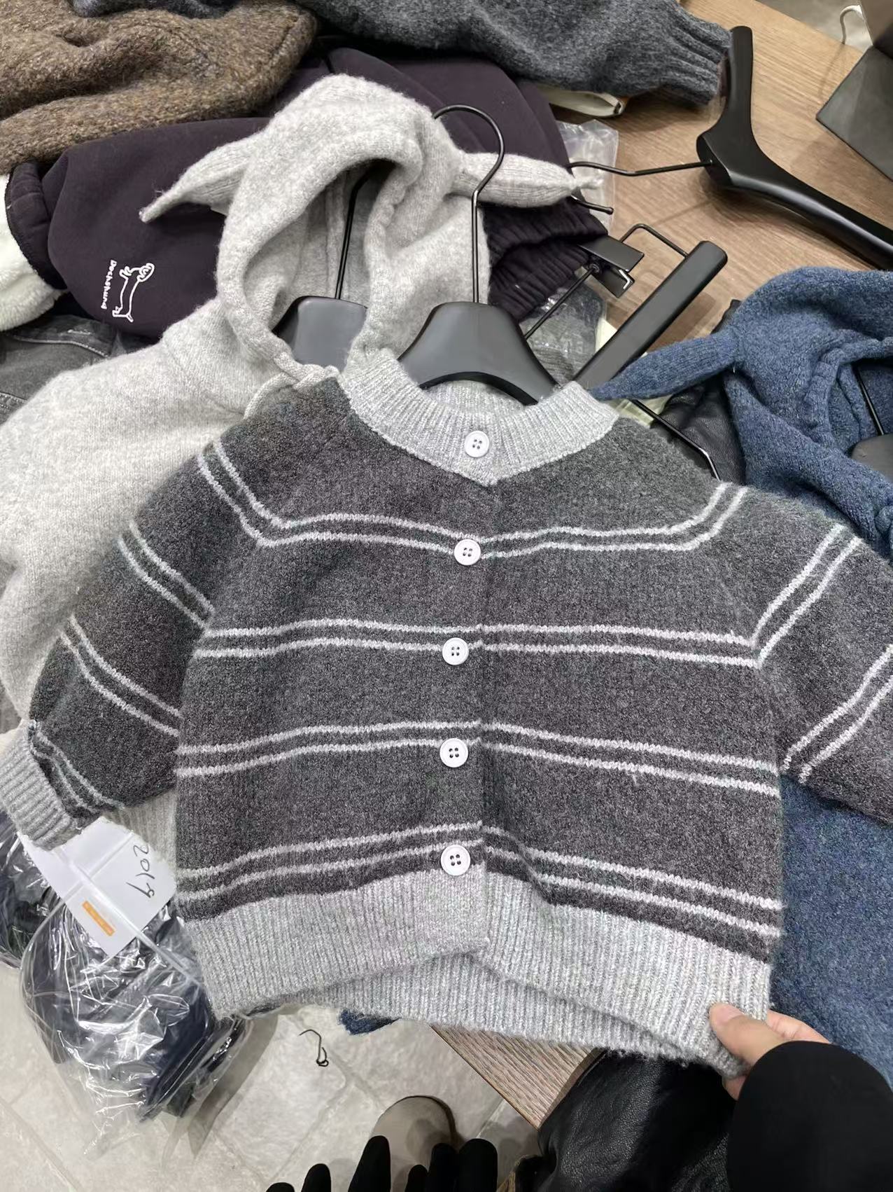 MDD568条纹加绒加厚儿童毛衣开衫