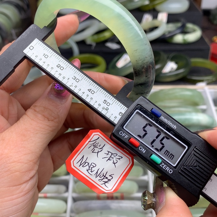 蛇纹石玉手镯未镶嵌786