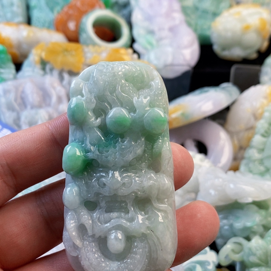 五***姐翡翠未镶嵌吊坠(不含链)