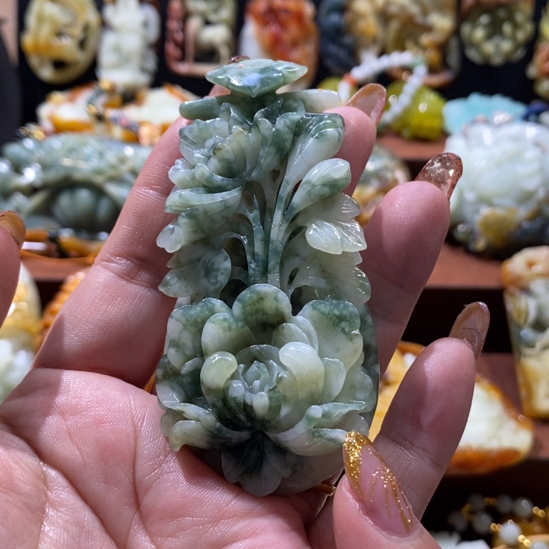 蛇纹石玉颈饰未镶嵌