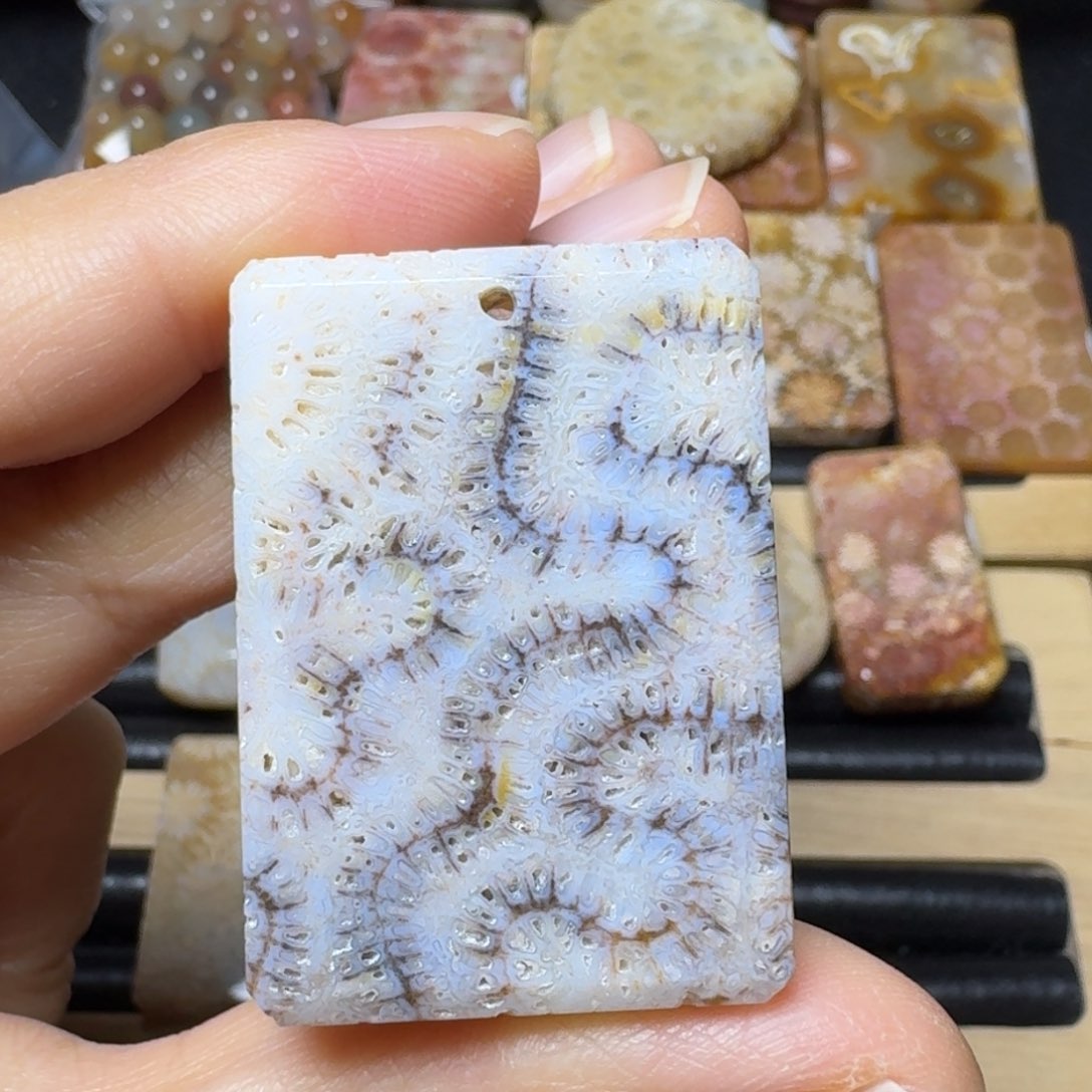 硅化玉有神话感的龙未镶嵌