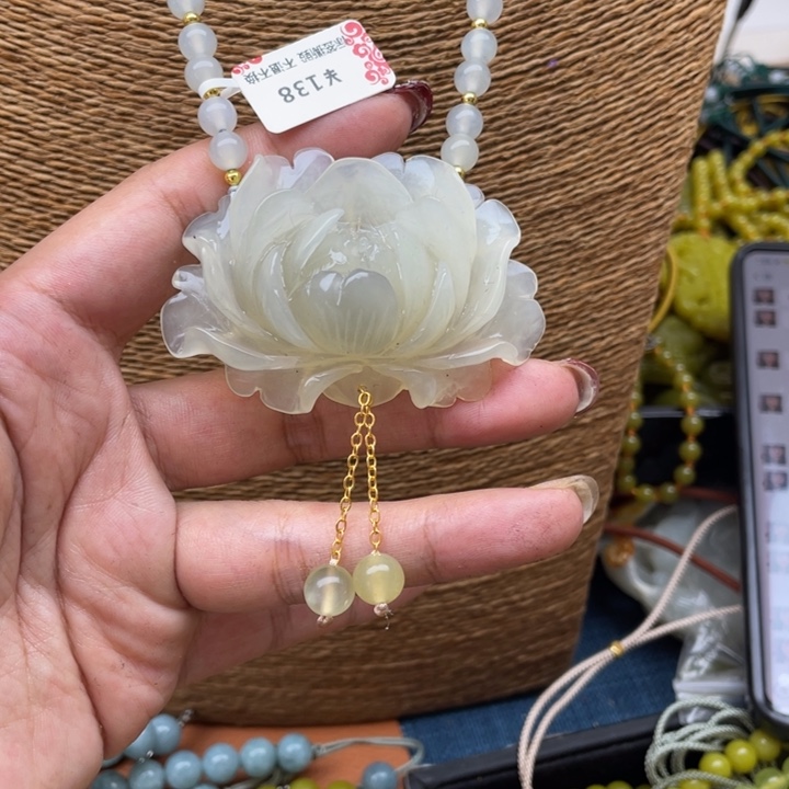 蛇纹石玉吊坠合金