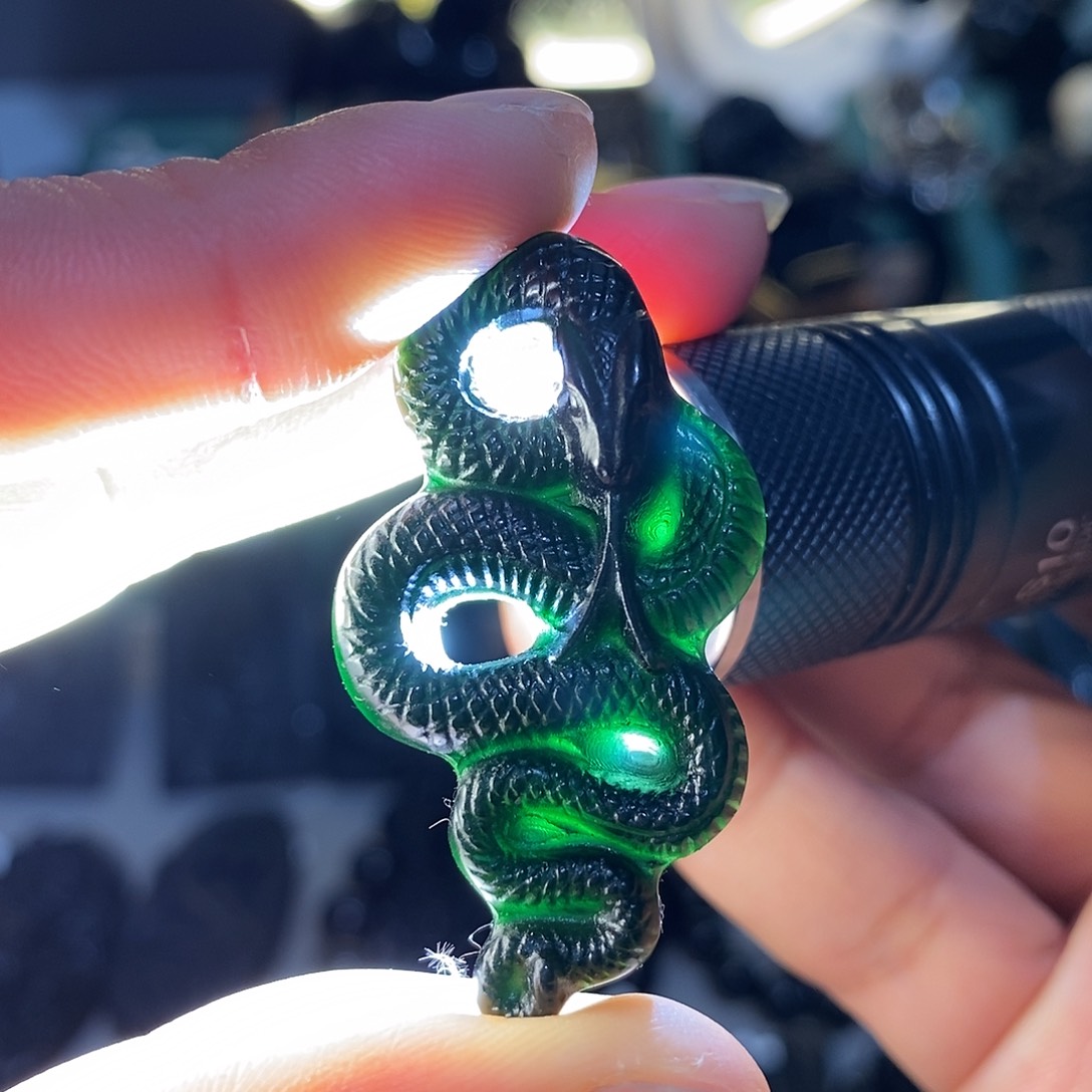 蛇纹石玉颈饰未镶嵌