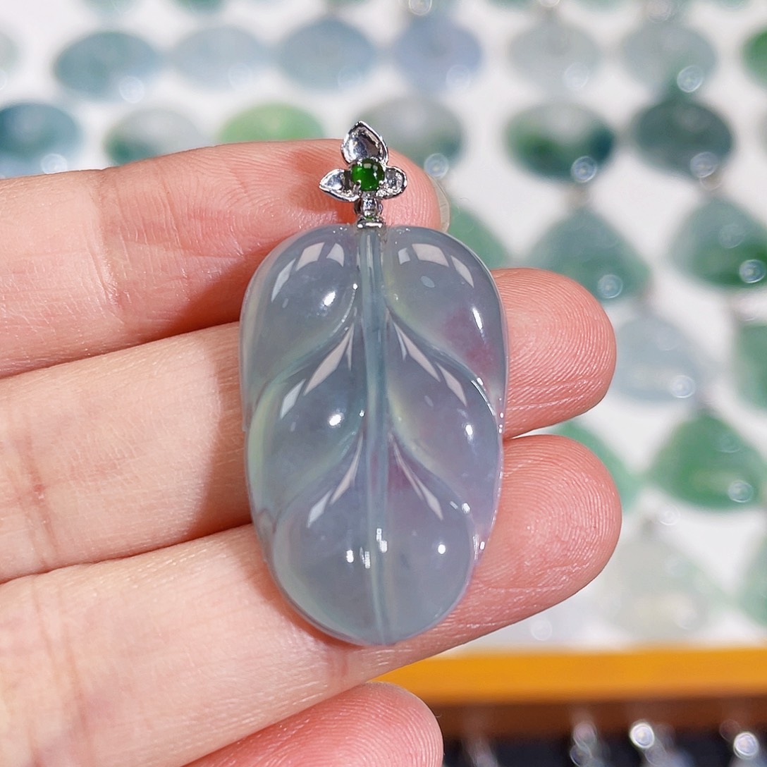 颈饰18K金镶嵌翡翠吊坠