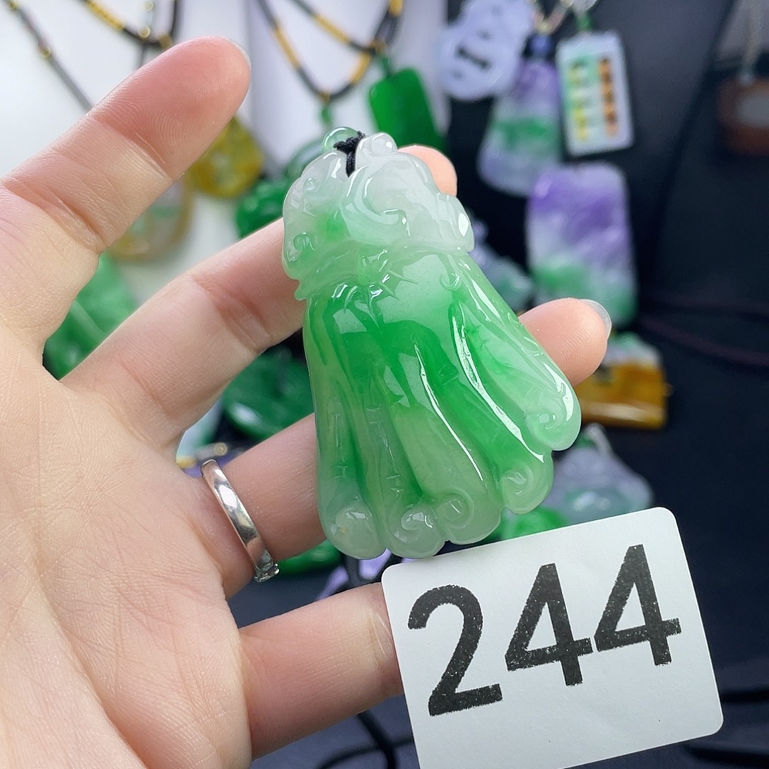 翡翠未镶嵌吊坠(赠链)