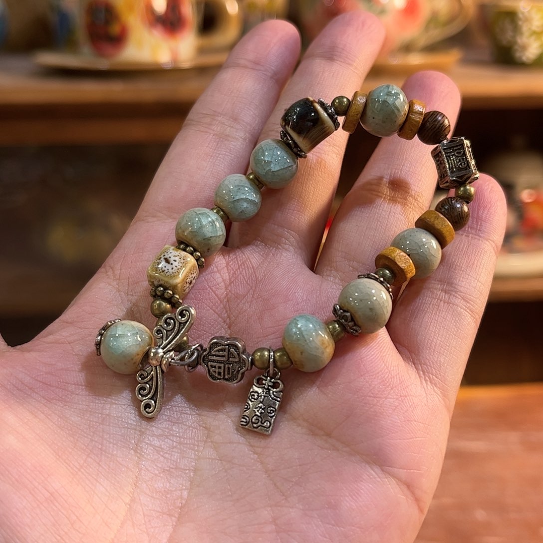 瓷片红红火火过大年