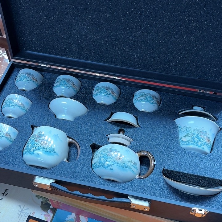 孤品茶具套装等。         