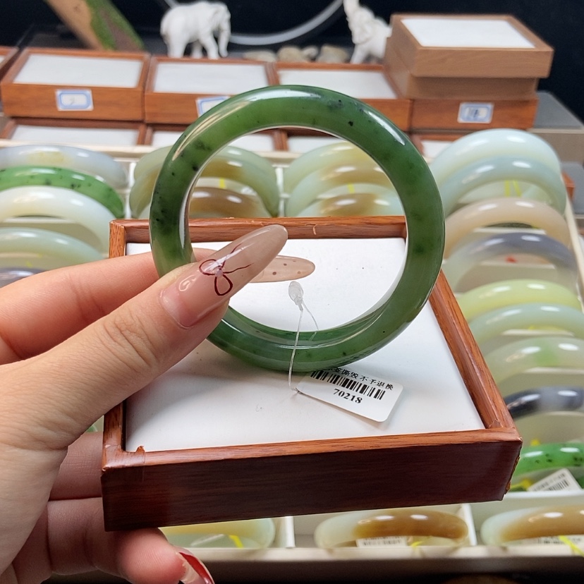 【闪购商品】和田玉手镯未镶嵌56