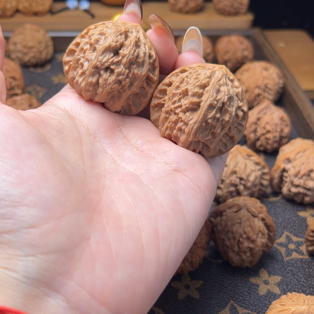 把件文玩核桃三角白41修有虫眼不退不换