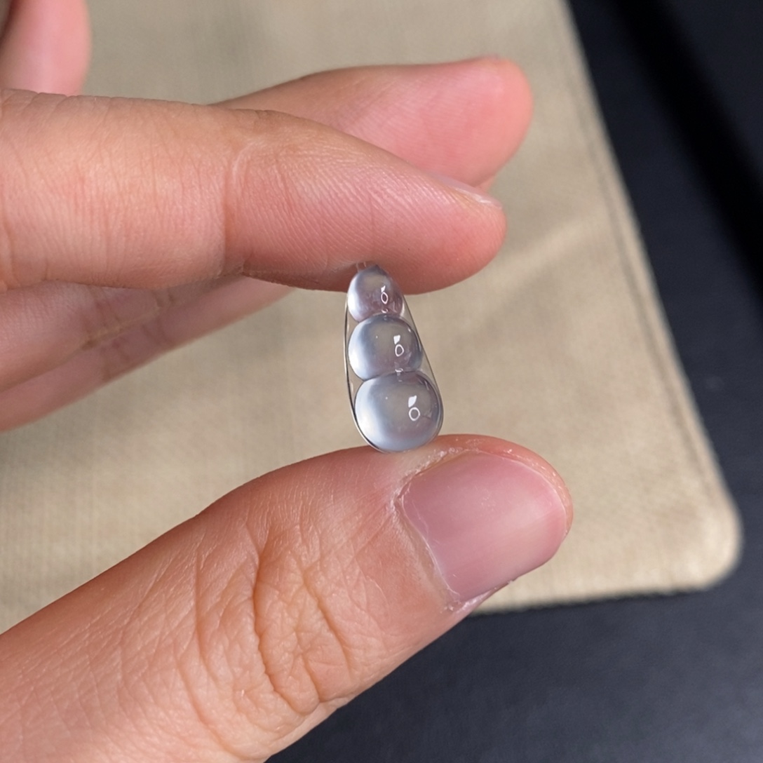 翡翠未镶嵌颈饰豆子