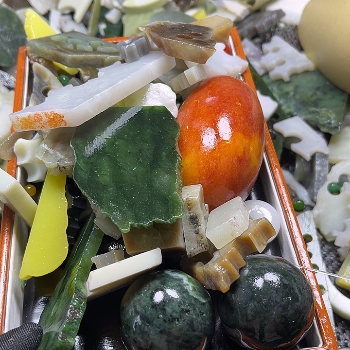 和田玉未镶嵌珠宝奇石毒*花