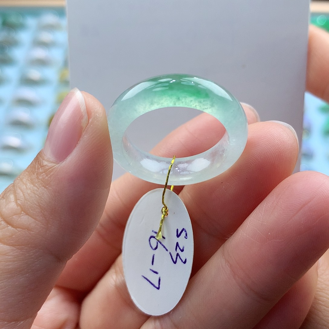 翡翠戒指未镶嵌1617圈 