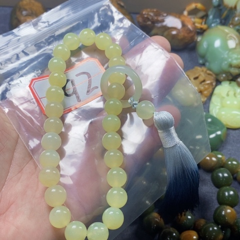 未镶嵌蛇纹石玉颈饰