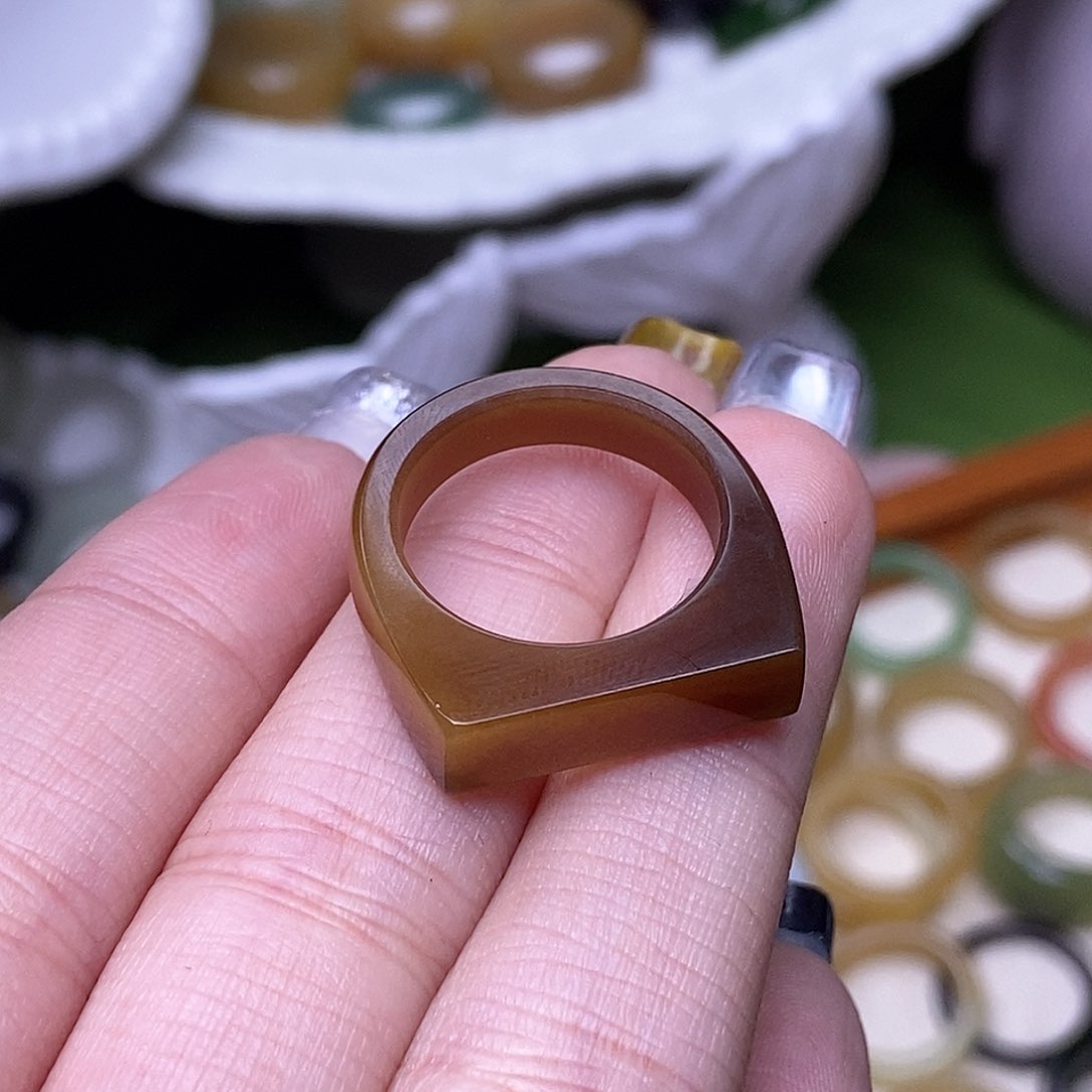 未镶嵌戒指和田玉17.4红糖马鞍