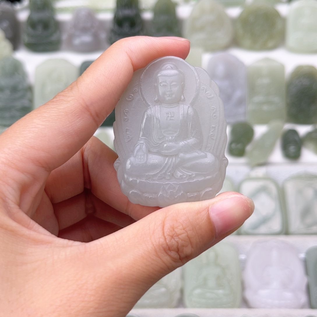 S***人和田玉未镶嵌颈饰