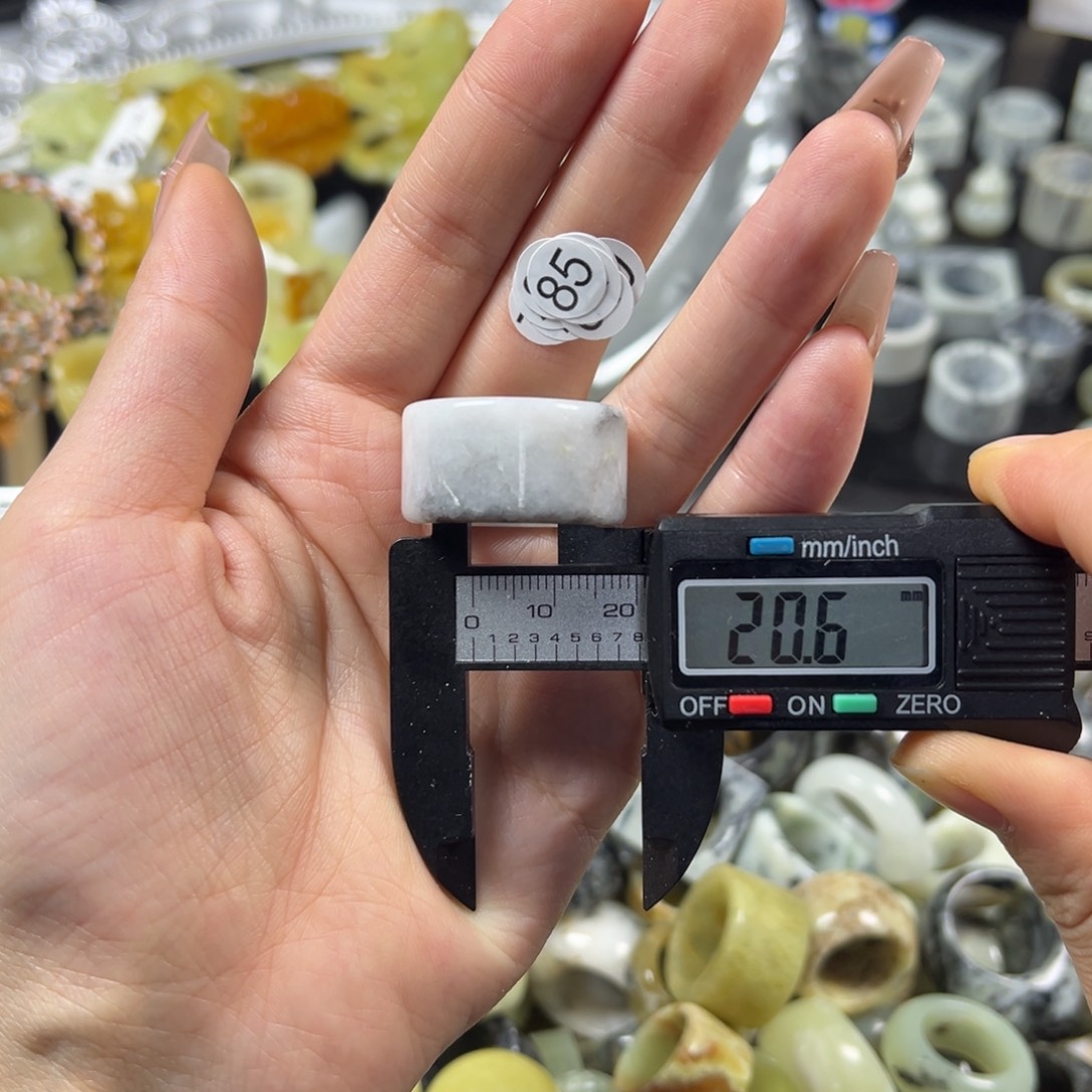 蛇纹石玉未镶嵌戒指