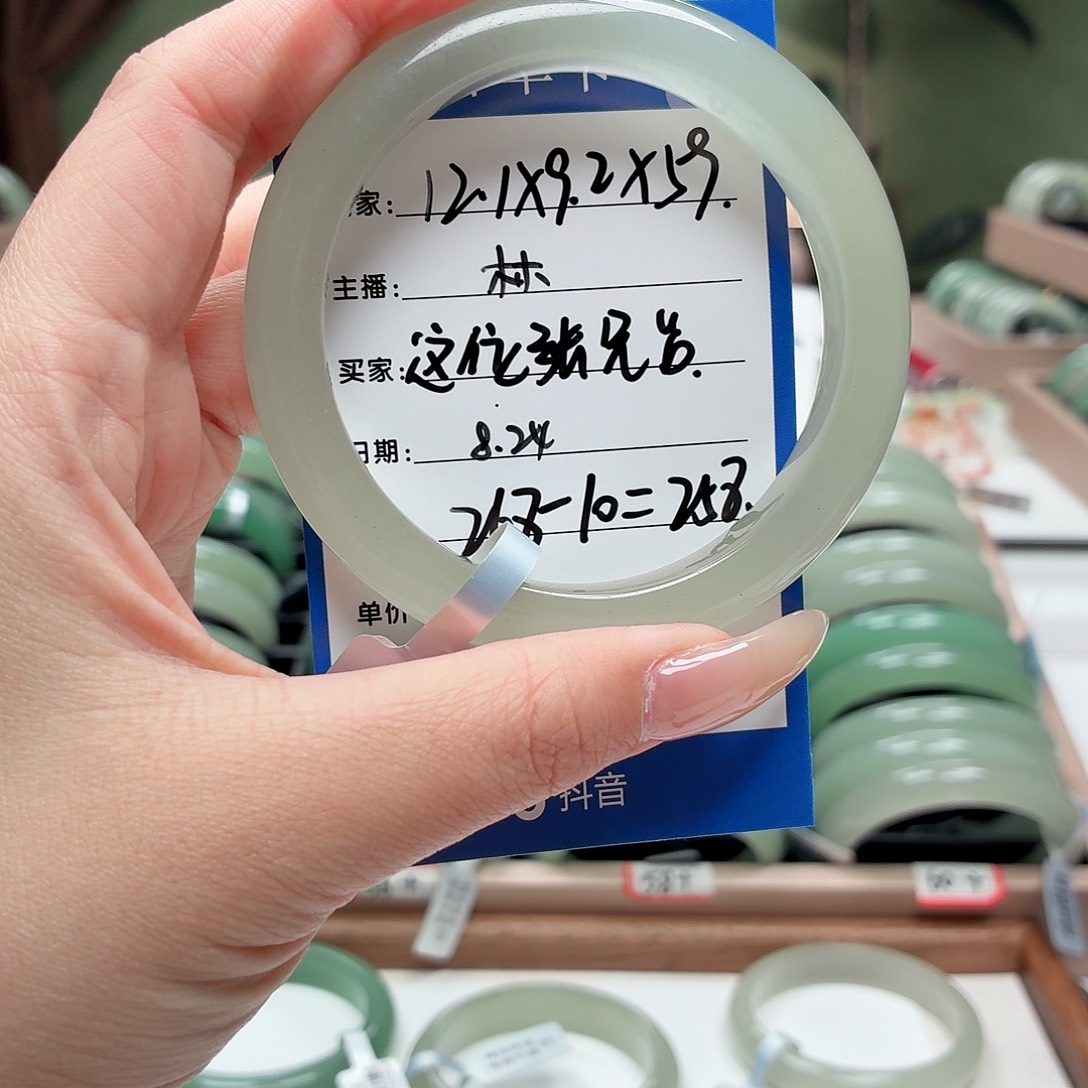 这***台未镶嵌手镯石英质玉