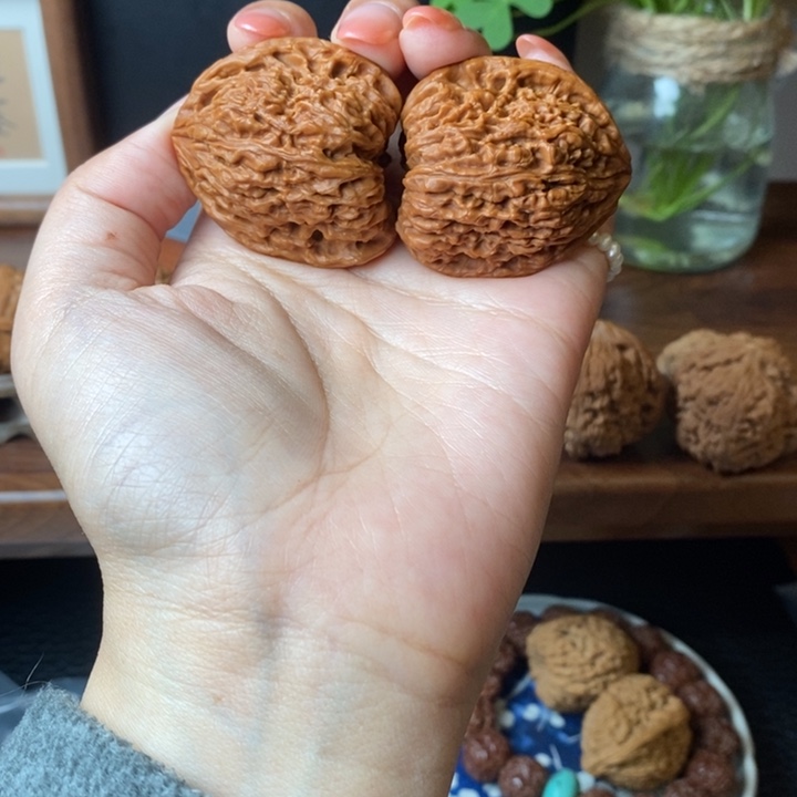 文玩核桃把件小*哥老南疆文玩核桃