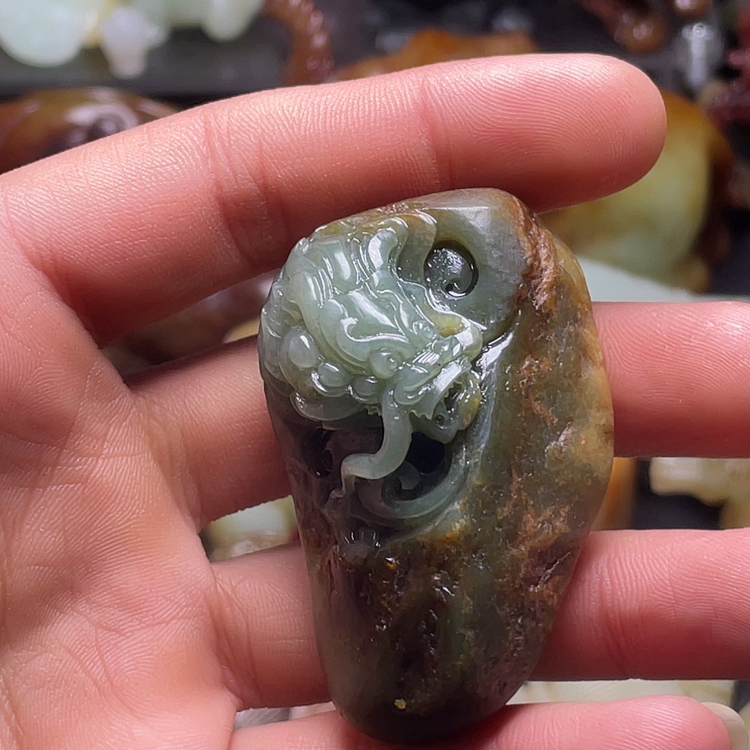 用***2和田玉（糖玉）未镶嵌颈饰