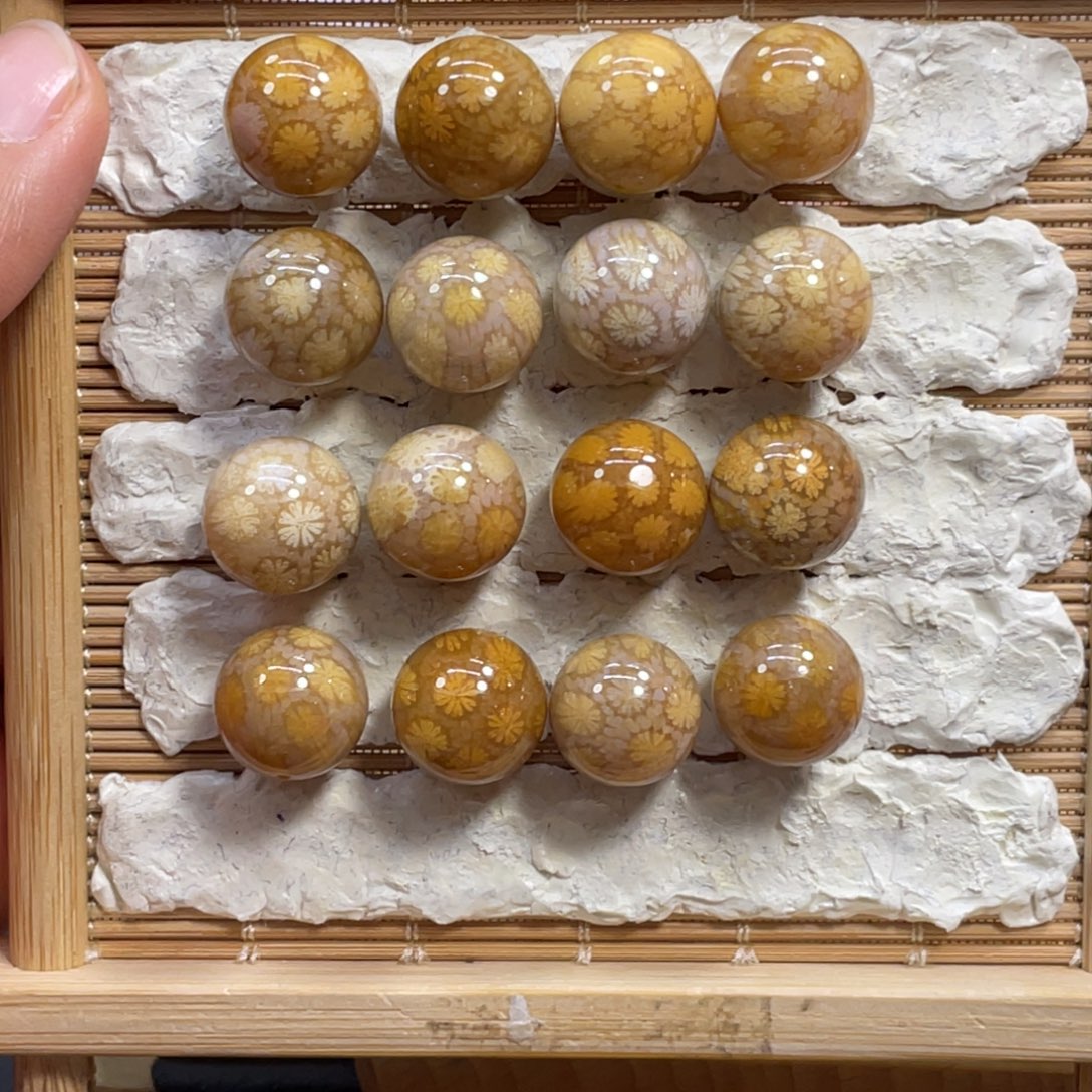 妍***妈硅化玉未镶嵌颈饰k197