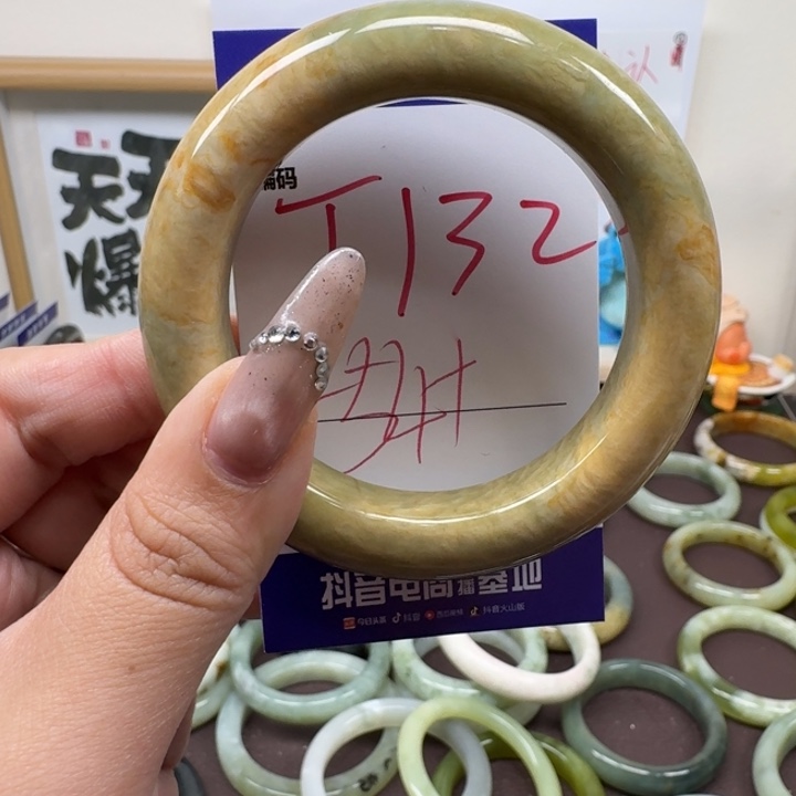 蛇纹石玉未镶嵌手镯132