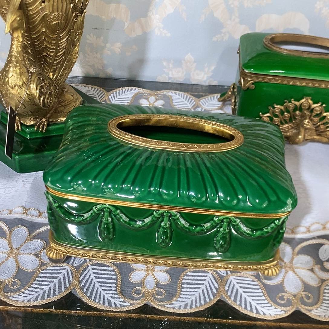 摆件F3402铜配瓷祖母绿纸巾盒