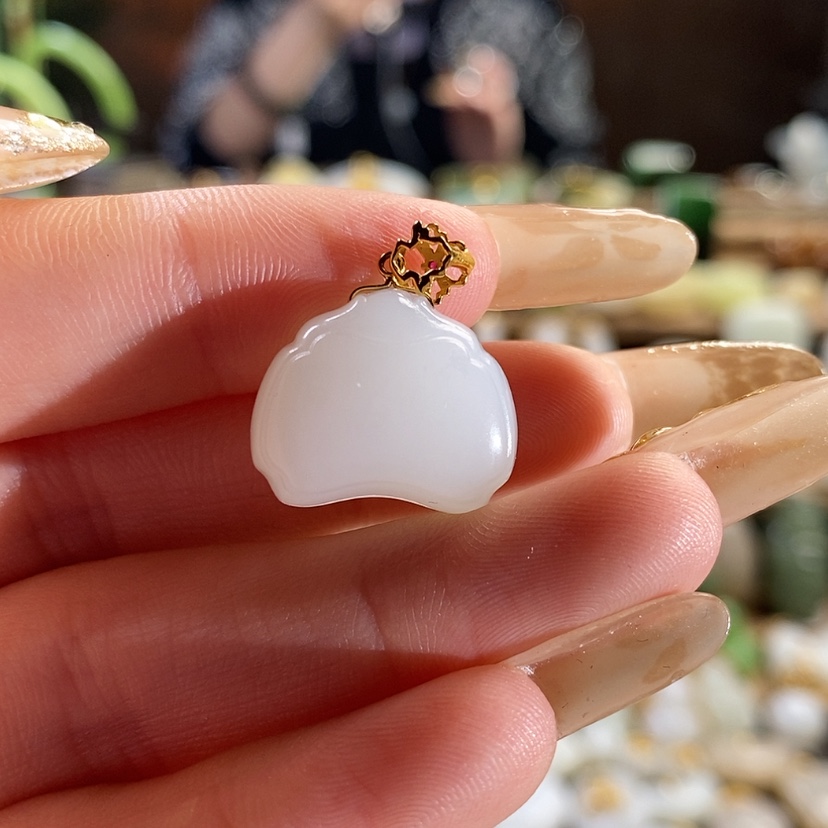 【闪购商品】和田玉吊坠18K金镶嵌