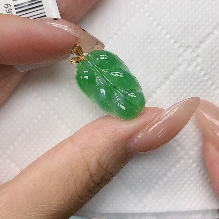 颈饰18K金镶嵌翡翠