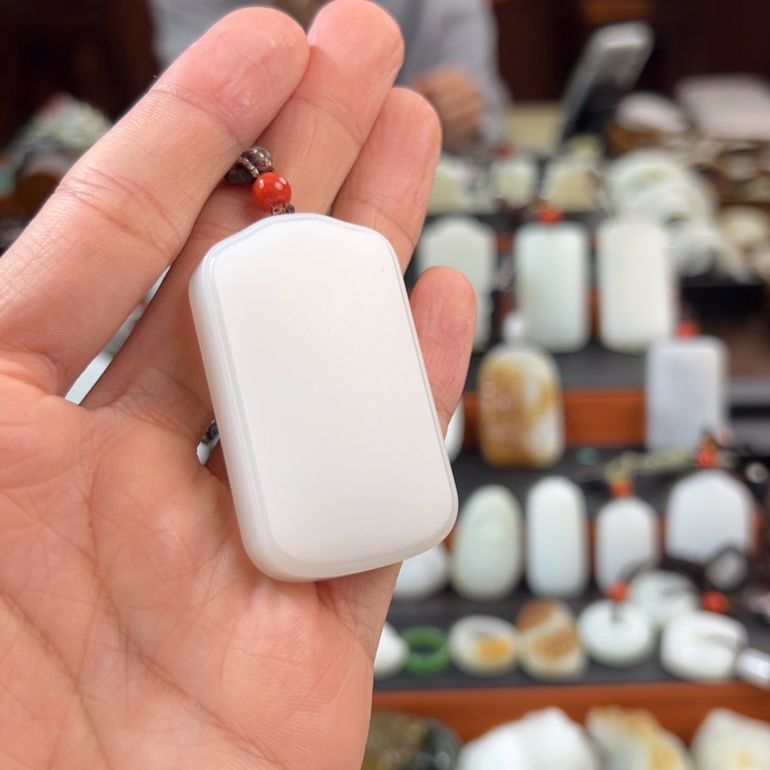 龟***姐和田玉未镶嵌颈饰