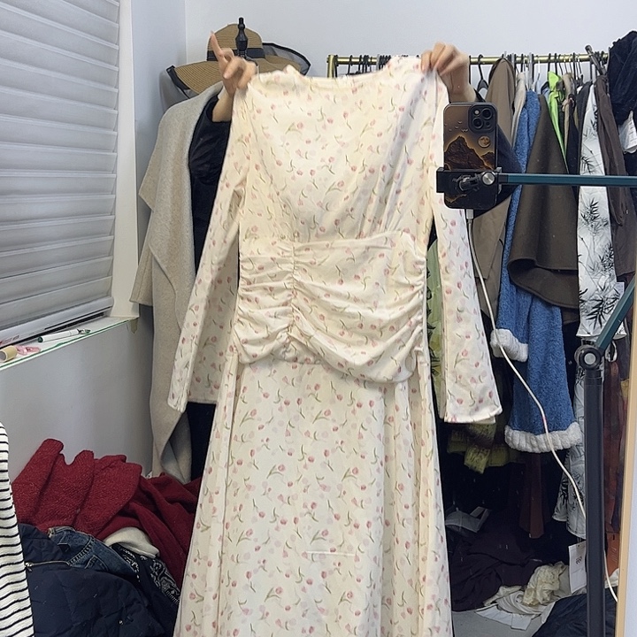 奶油色郁金香连衣裙